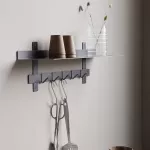 Wisząca metalowa czarna półka/wieszak 80/18,5/23 cm House Doctor - 3