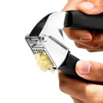 OXO-Praska do czosnku stalowa/czarna Good Grips - 14