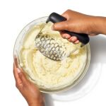 OXO-Praska do ziemniaków stal, czarna, Good Grips - 6