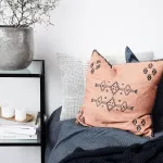 Poszewka dekoracyjna wzorzysta różowa House Doctor - 5