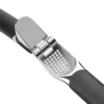 OXO-Praska do czosnku, czarna, Good Grips - 3