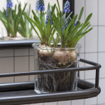 Czarne lustro ścienne z półką IB Laursen – industrialny styl i praktyczność w Twoim wnętrzu - 4