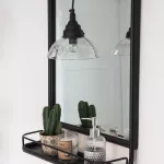 Czarne lustro ścienne z półką IB Laursen – industrialny styl i praktyczność w Twoim wnętrzu - 5