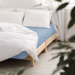 Prześcieradło satyna bawełniana z gumką niebieski 009/140x200 - 2