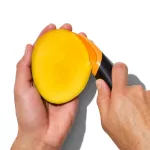 OXO-Krajalnica do mango 2w1 czarno-żółta GoodGrips - 5