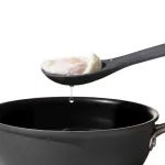 OXO-Łyżka cedzakowa silikonowa czarna, Good Grips - 6