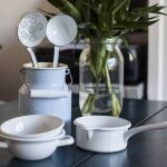 Kanka emaliowana Riess Pastell w aranżacji kuchennej – styl vintage