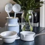 Kanka emaliowana Riess Pastell w aranżacji kuchennej – styl vintage