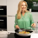 KELA-Wok żeliwny 36cm+pokrywa 4l jasnoszary Calido - 5