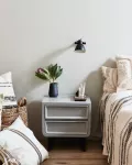 LEDRO – Nowoczesna szafka nocna z szarym wykończeniem i 2 szufladami, wyjątkowy design do luksusowych wnętrz - 2