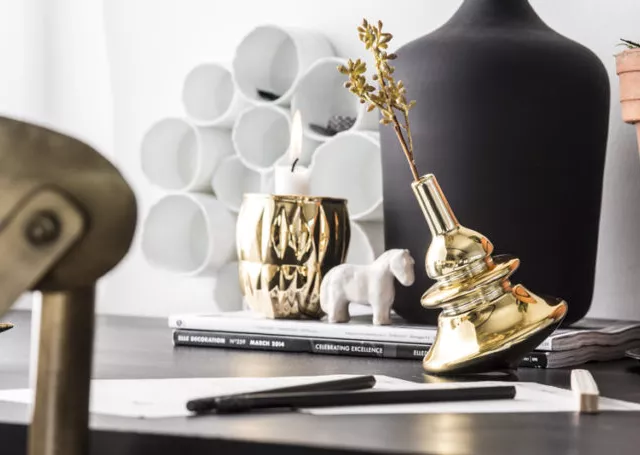 Złote dodatki w nowoczesnym wnętrzu